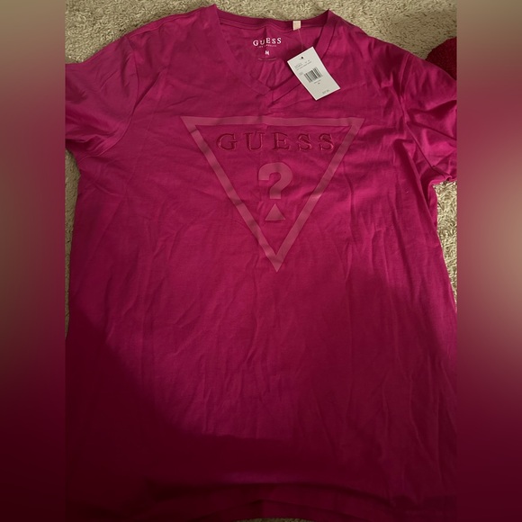 UNISEX VNECK TSHIRT NWT - Picture 2 of 2